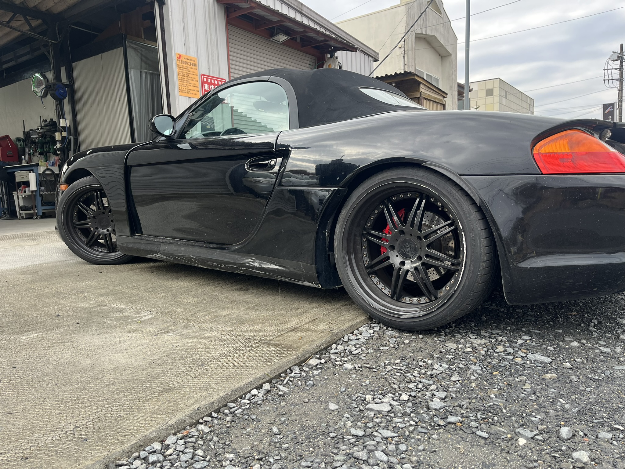 【水戸市からご来店】ポルシェ ボクスターのFRP製エアロパーツ修理事例